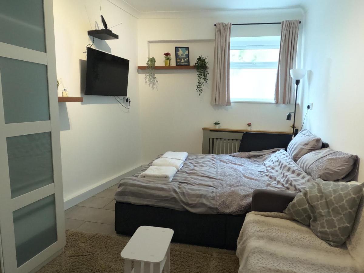 Studio Apartment In Saint Kew エクステリア 写真