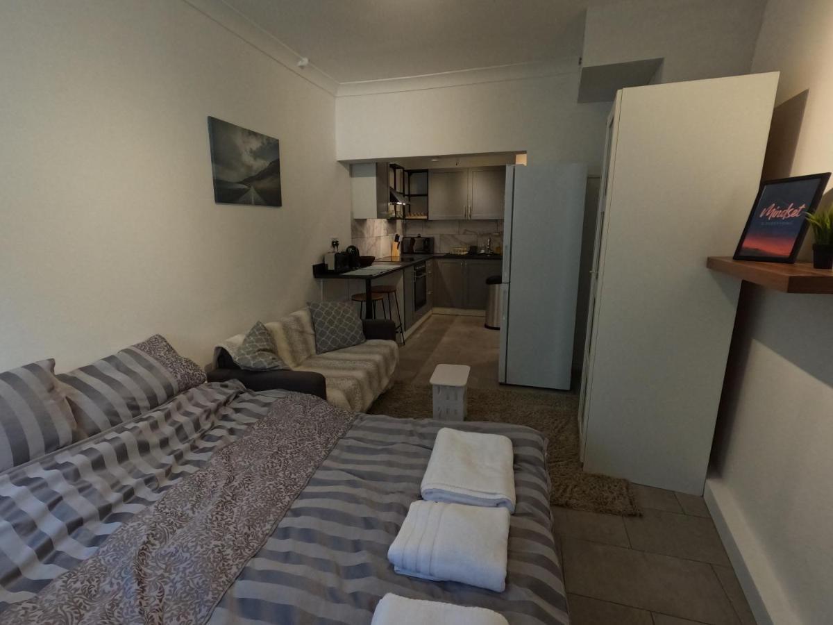 Studio Apartment In Saint Kew エクステリア 写真