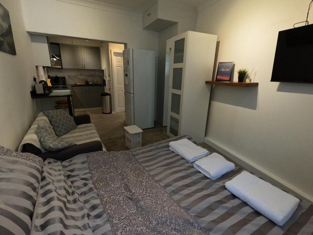Studio Apartment In Saint Kew エクステリア 写真